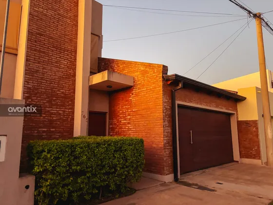 Propiedad En B. La Cañada - 3 Dormitorios + Pileta 