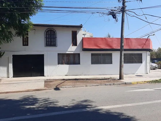 Amplia Casa Esquina Con Local Comercial, 428 M2 Qta. Normal