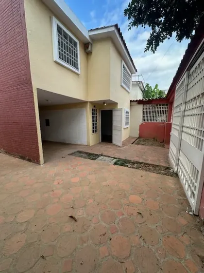 Casa/venta/country Club Buena Ventura Guatire/224,00 Mts/4h/4b/4p/ref80.000,00 Jv