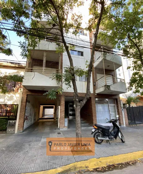 Cochera Techada En Caseros Centro - Oportunidad
