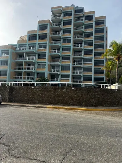 Bellísimo Pent-house Con Paisaje Marino Hacia La Bahia De Pampatar .ic-00676. Vm