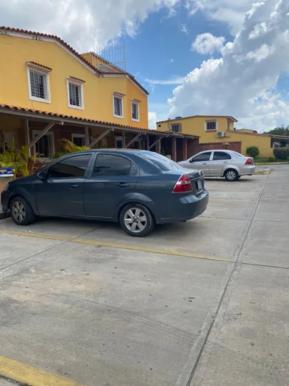 Cristian Guedez Tiene En Venta Este Lindo Town House En Laguna Club  Residencial 69 Mtrs