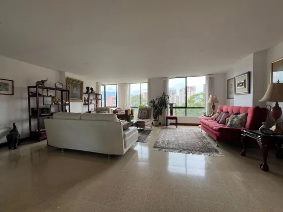 Venta De Apartamento En El Campestre, Poblado