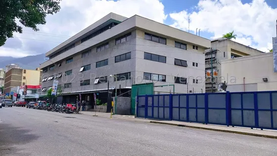 Planta Comercial Para Uso De Oficinas - Depósitos En Alquiler Los Cortijos 24-5264 Ec