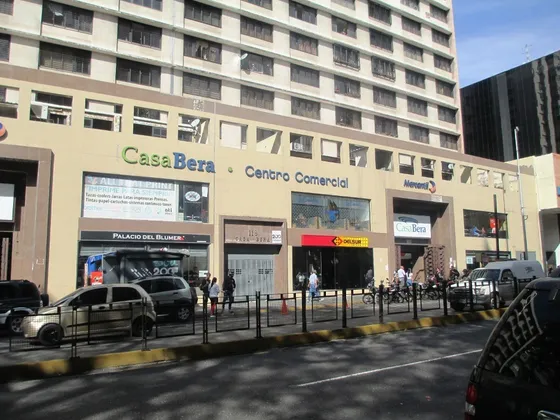Lb - Alquiler Local 38 M2 En Planta Principal C.c. Casa Bera - La Candelaria, Mun. Libertador