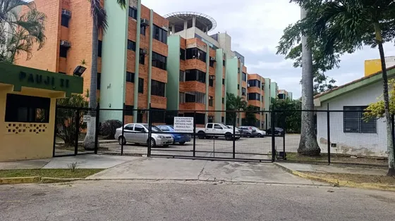 Ad, Vende Apartamento En Resd. El Pauji Urb. La Granja. Semi Amoblado .