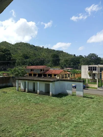 Yr Terreno 2321,75 M2 Con Construcción 852,72 Villas De San Diego
