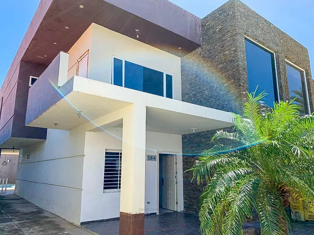 Bajón De Precio , Costa Azul 320 Mt2, 1 Piscina. 3 Habitaciones, 4 Baños, 4 Puestos De Estacionamiento