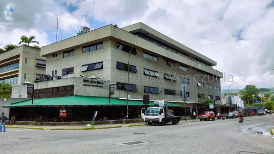 Fenomenal Galpón Depósito En Alquiler Los Cortijos De Lourdes   Rah Mls25-15542