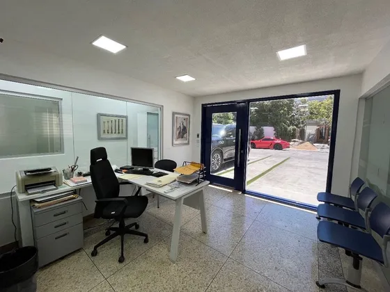 Casa-oficina En Venta En El Millon 10 Parqueos