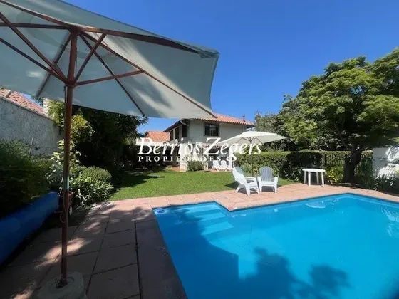 Casa En Venta De 6 Dorm.4 Baños Mas Servicio En Lo Barnechea