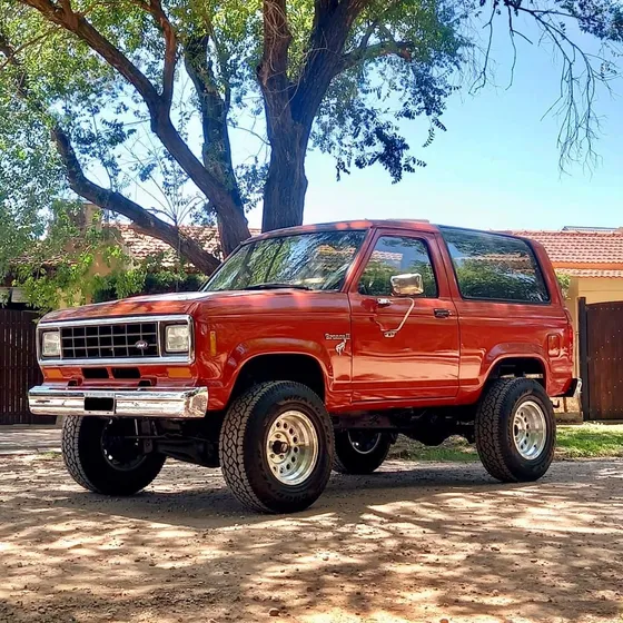 Ford Bronco Xlt V6