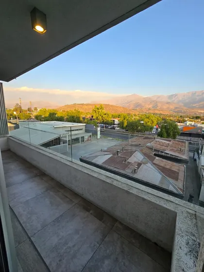 Luminoso Dpto Con Vista A La Cordillera Muy Bien Ubicado