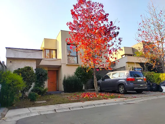 Hermosa Casa Recién Remodelada!!! 4d 3b En Condominio  