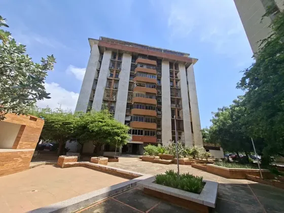 Villa Delicias Cerca De Urbe Zona Norte Maracaibo, Apartamento En Venta , Muy Conservado, Con 3 Habitaciones Y 3 Baños Completos, Con Sala, Comedor Y Cocina En Concepto Abierto, Área De Lavandería, Ms