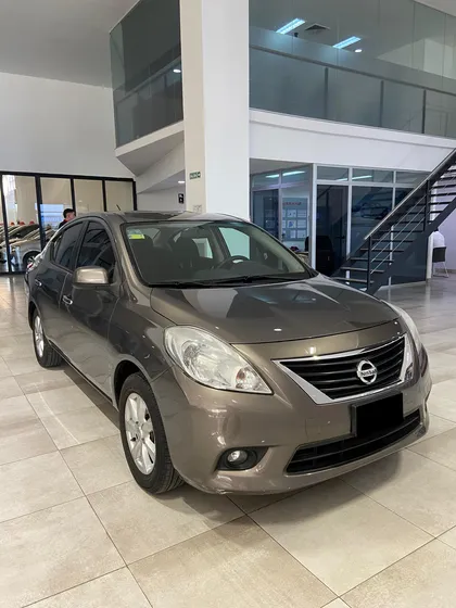 Nissan Versa 1.6 Acenta At