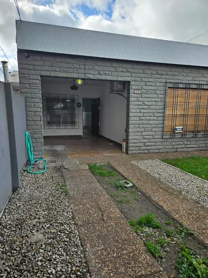 Casa En Venta - Ituzaingó - Excelente Ubicación, Barrio Tranquilo Y Familiar, A Minutos Del Centro De Ituzaingó.