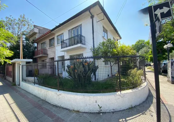 Amplia Casa  Av. Salvador Providencia