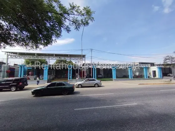 Diana Blanco Vende Espectacular Local Comercial En Centro De Barquisimeto, Oficinas Con Aire Acondicionado, Ideal Para Agencia De Ventas De Vehículos.