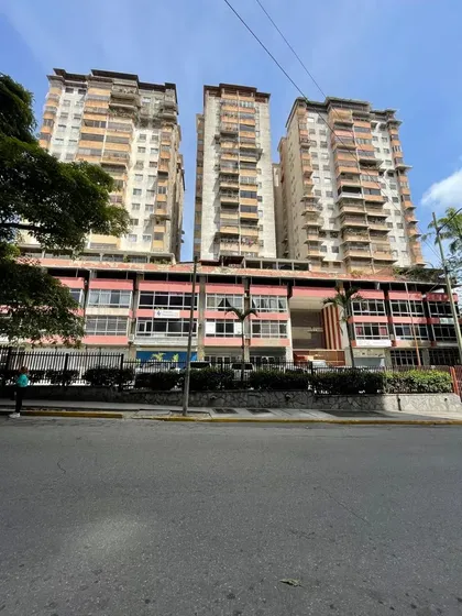 Apto Venta Los Teques, Res Caracas 4 Habitaciones