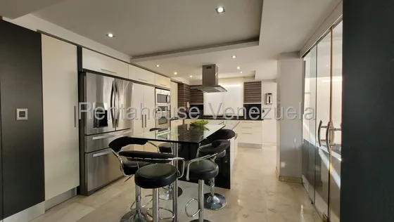 Ana Karina Molleja Vende Bella Casa Con Vigilancia Las 24 Horas, Ubicada En Ciudad Roca, Barquisimeto Lara /akm