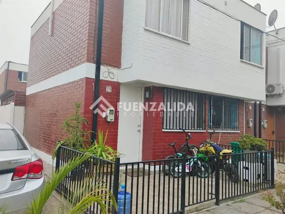 Casa En Venta De 2 Dorm. En San Bernardo