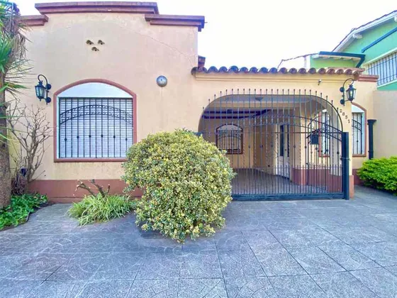 Chalet En Venta En Castelar Norte