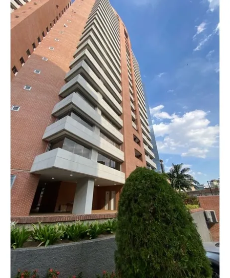 Se Vende/alquila 173m2 Los Dos Caminos 0353