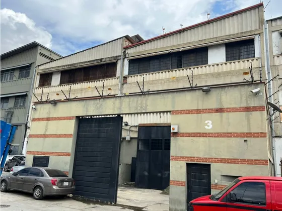 Se Vende Edificio Industrial  1559m2 La Yaguara 8357