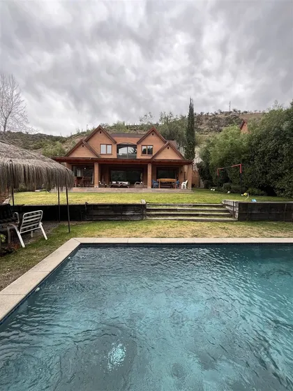 Casa En Arriendo De 5 Dorm. En Lo Barnechea