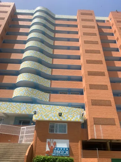 Century 21 Mónaco Tucacas ,vende Bello Apartamento  ''''oportunidad''''' Conjunto Residencil Francisquin