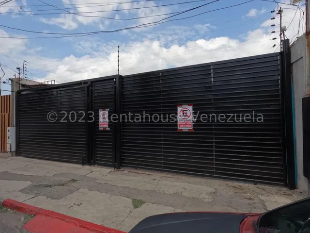 Raiza Suarez Vende Galpón Comercial Funcional En Punto Estratégico Del Centro De Barquisimeto, A Pie De Calle, Completamente Remodelado, Con Amplia Oficina, Listo Para Trabajar Tu Proyecto 2 3  2 2162