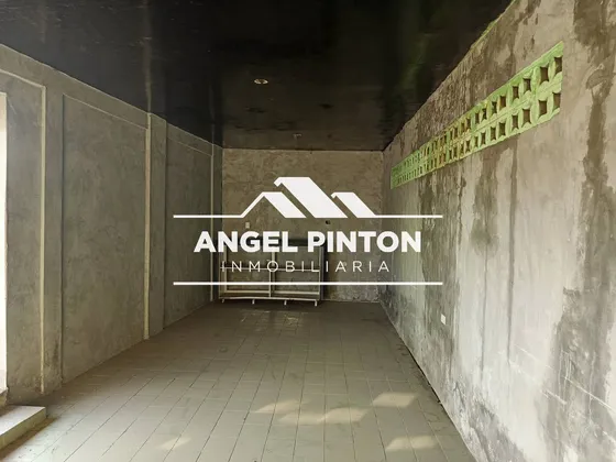 Galpón Con Oficina/apartamento Alquiler Av Delicias Api 6587