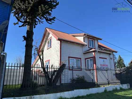 Amplia Casa De Arriendo Comercial, Sector Santa Rosa