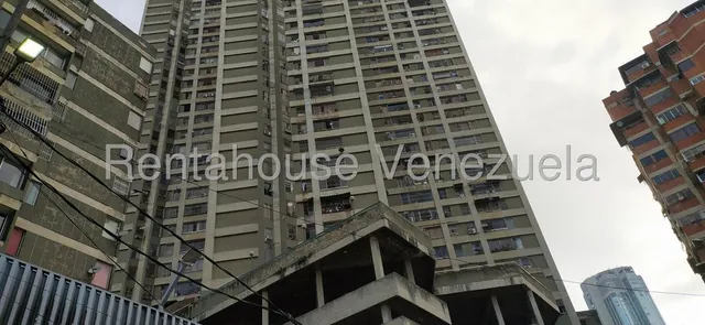 Apartamento En Venta Parque Carabobo  #25-8352 De 3hab , 2bañ,  Estacionamiento, Todos Los Servicios  