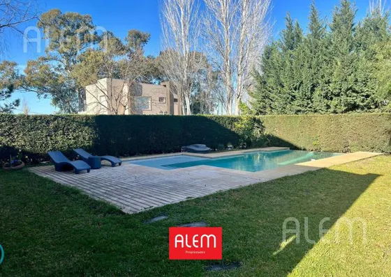 Casa De 4 Dormitorios En Venta | Quintas Del Sol