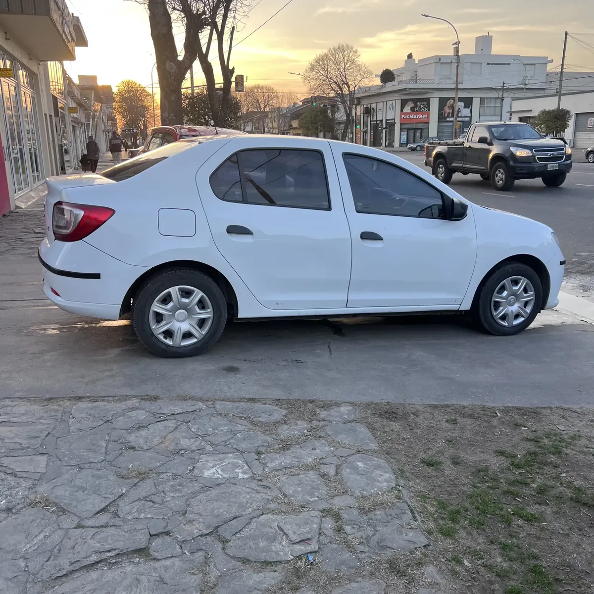 Renault Logan 1.6 Authentique Plus 85cv519316614435973127