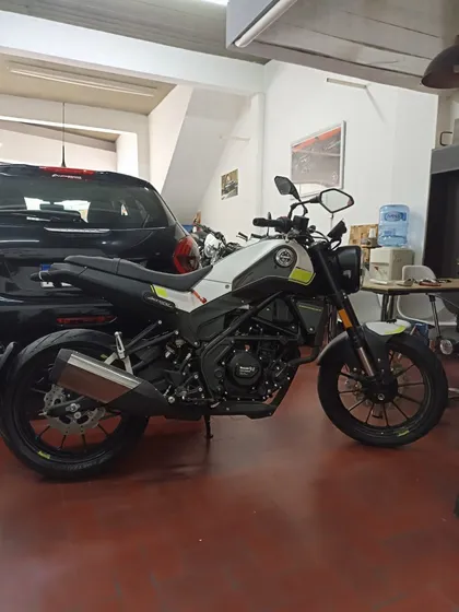 Benelli Leoncino 250
