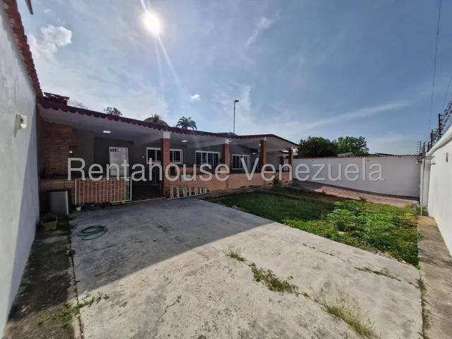 Casa En Venta El Limon Sector El Piñal Maracay  Cod  Rah 25-12356 Meglisf