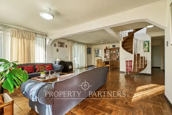 Venta De Hermosa Y Amplia Casa En Peñalolén, Barri...