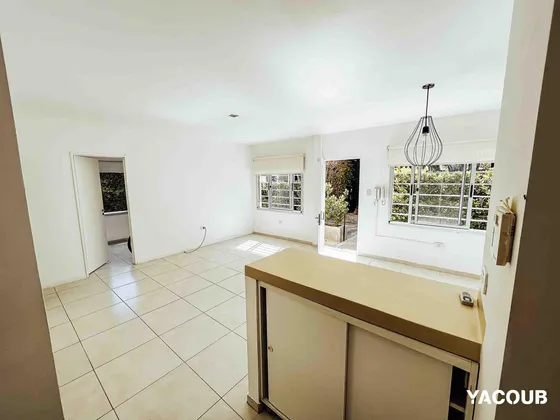 Casa En Venta - 2 Dormitorios 1 Baño - Cochera - 105mts2 - City Bell