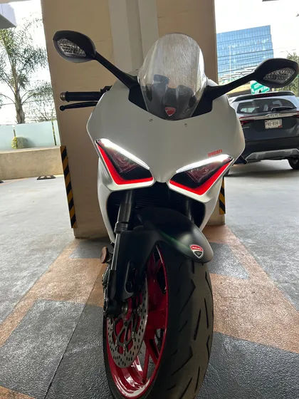 Panigale V2