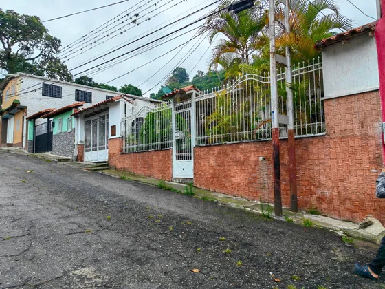 Amplia Casa C/galpón San Jacinto-mérida