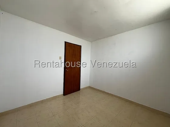 Raiza Suárez Vende Amplio Apartamento Ubicado En El Centro De Cabudare 2 5 2 3 0 2 2 Cercano Av. Centro Comercial, Colegios Y Clínicas. 