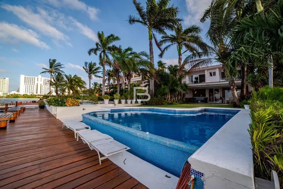 Casa Amueblada En Venta En Isla Dorada 