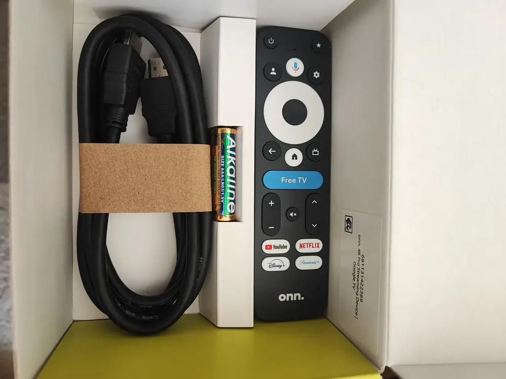 Assista ao dispositivo de streaming Onn 4k Pro Year 2024 Google TV
