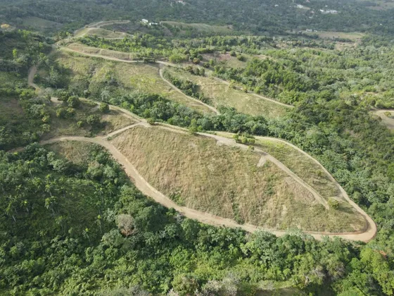Vendo Finca Con Hermosa Vista Panorámica Hacia Las Montañas En Colinas Mina En La Autopista Duarte, Santo Domingo Oeste, Rep.dom