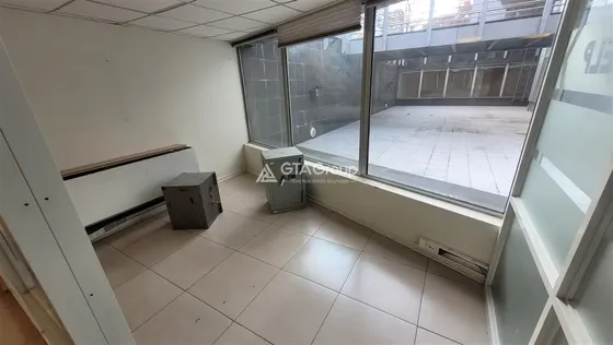 Arriendo Oficina/local 332 M2 Frente A Metro El Golf
