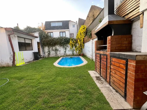 Casa En Venta De 5 Dorm Providencia Las Lilas