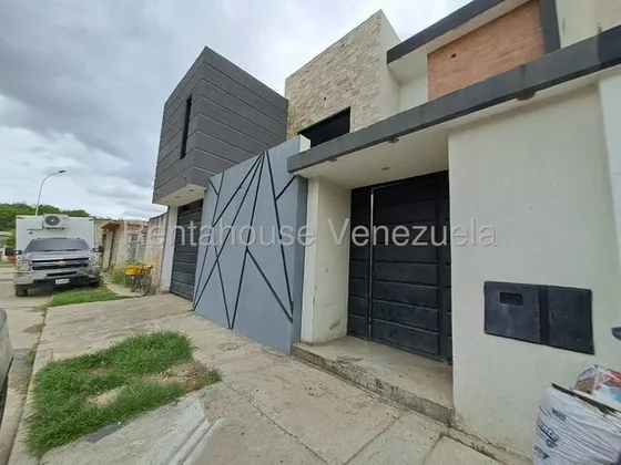 Gjg Vende Amplia Casa Duplex Con Terraza Aceptan Financiamiento 25-22967 Cagua